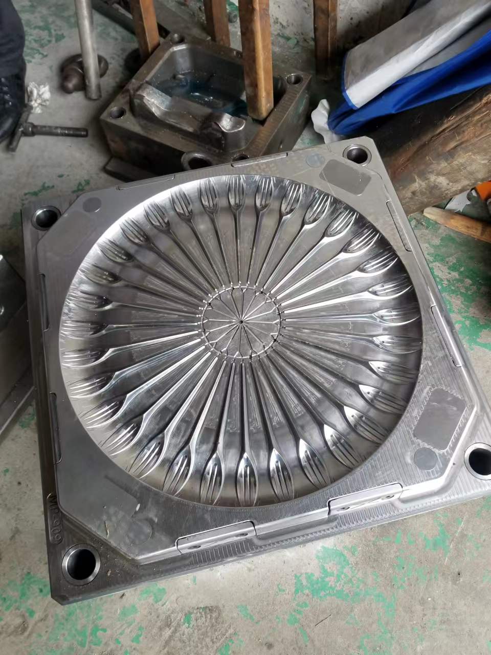 Forks mould