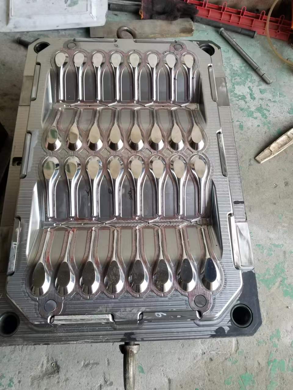 Spoon mould